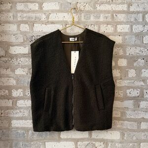 NWT Thirty Waves Olive Brown Sherpa vest